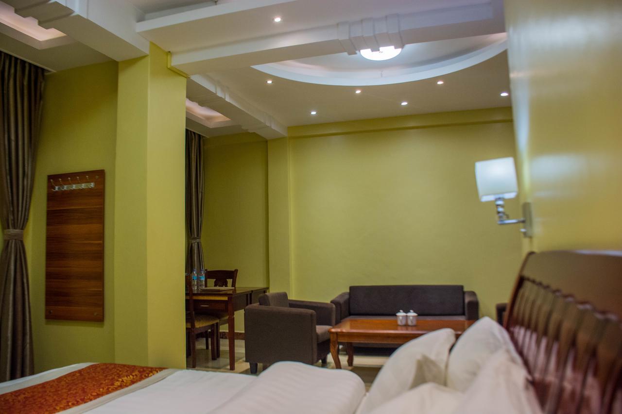 Hong Kong Hotel Дар ес Саалам Екстериор снимка