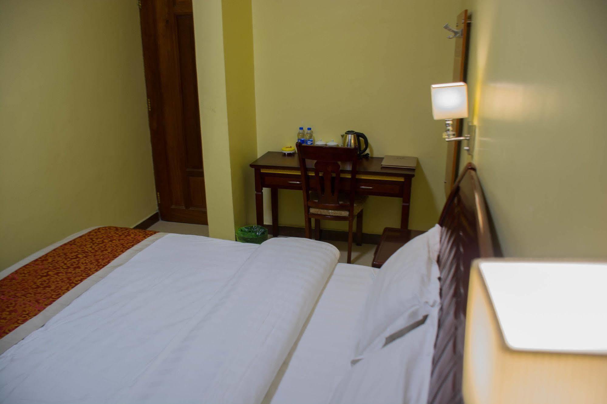 Hong Kong Hotel Дар ес Саалам Екстериор снимка