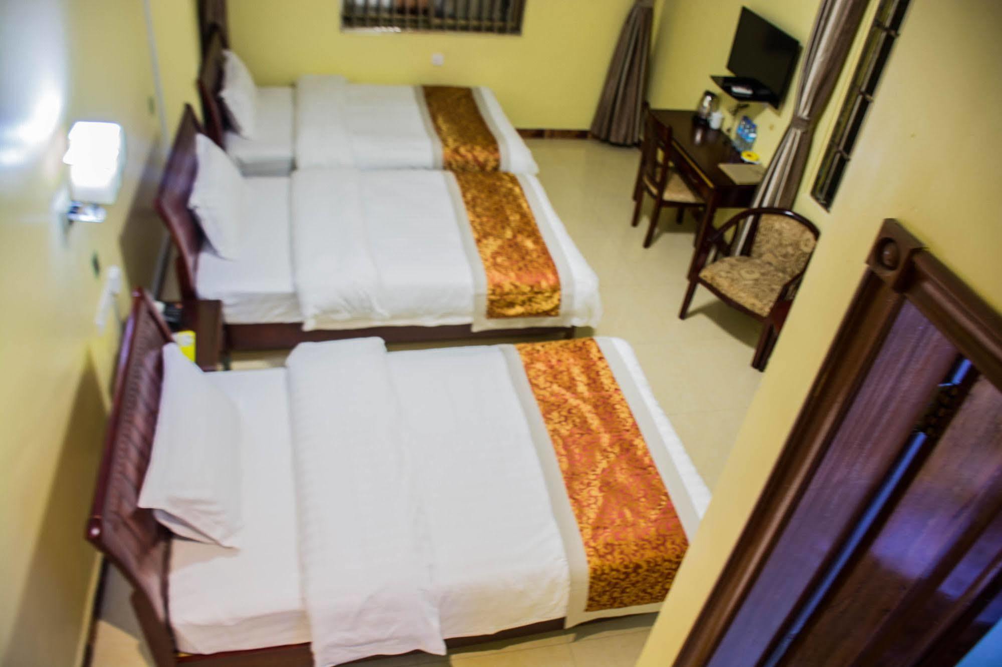 Hong Kong Hotel Дар ес Саалам Екстериор снимка