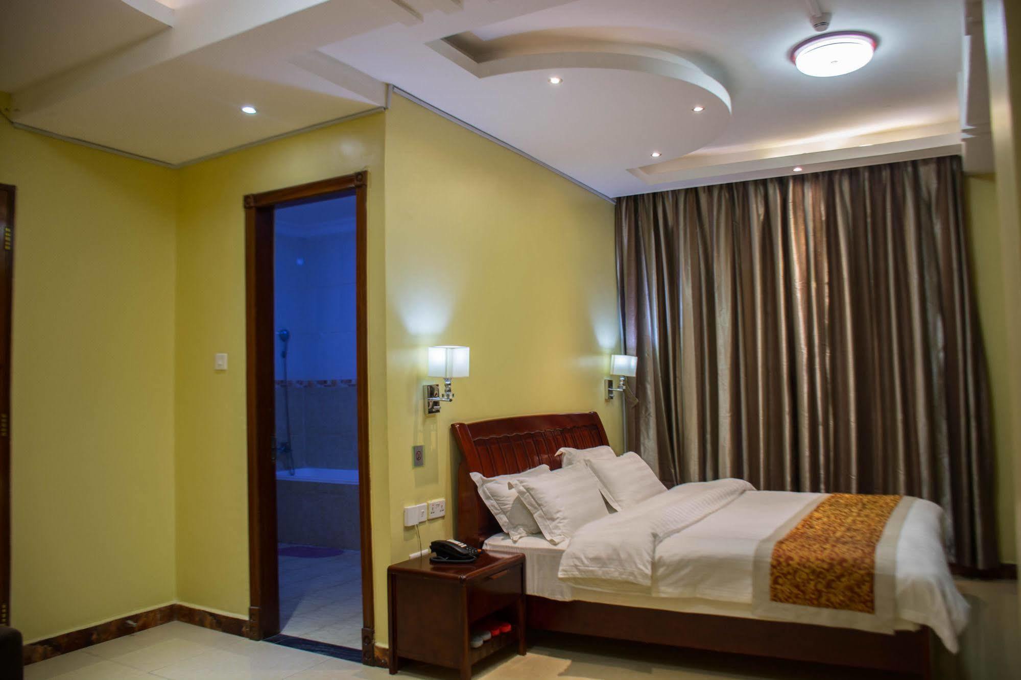 Hong Kong Hotel Дар ес Саалам Екстериор снимка