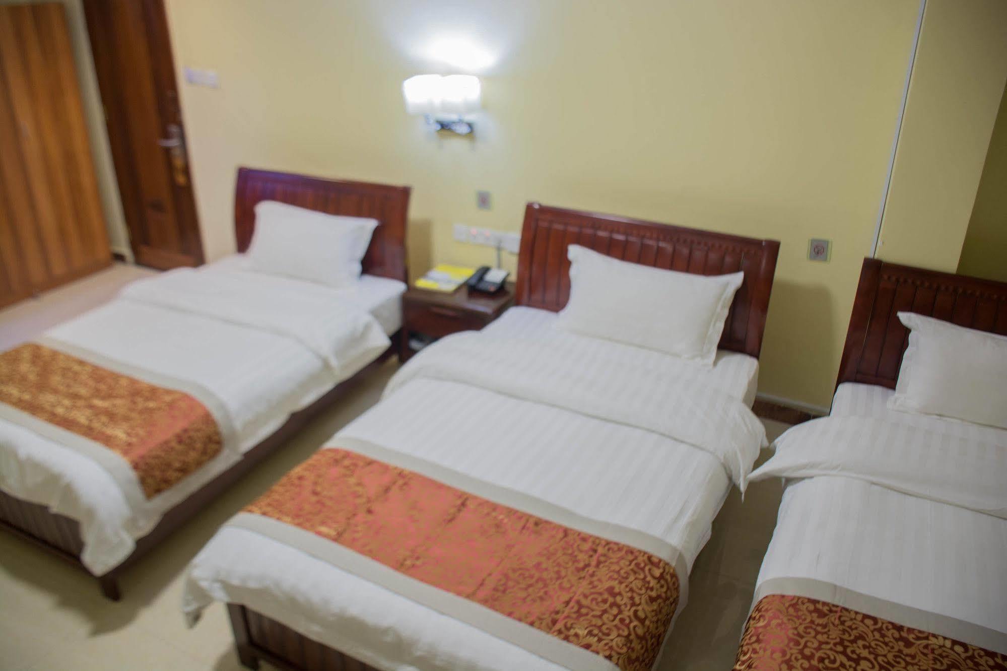 Hong Kong Hotel Дар ес Саалам Екстериор снимка