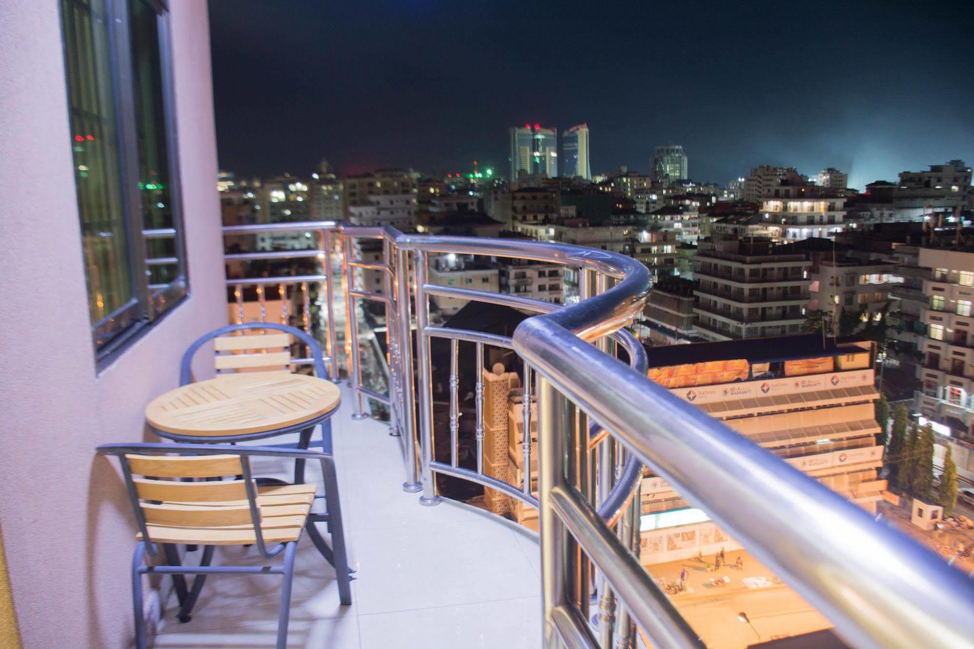 Hong Kong Hotel Дар ес Саалам Екстериор снимка
